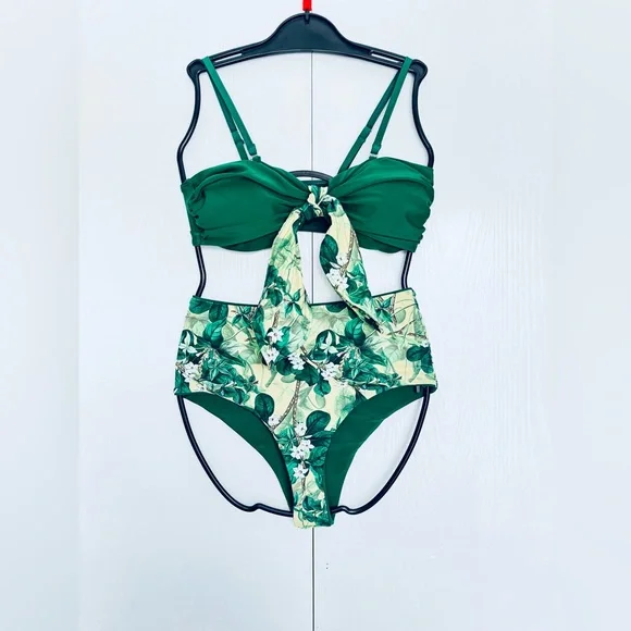 ‼️final price Green leaves jungle print 3 different ways wear reversible